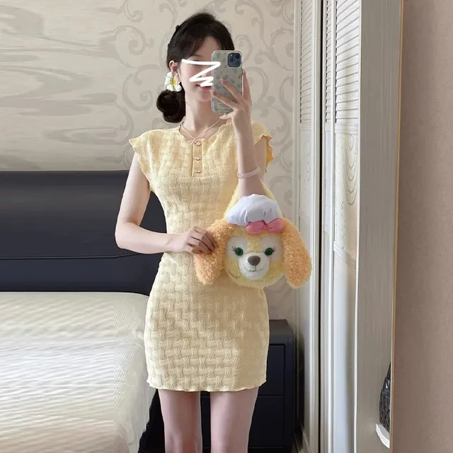 法式气质黄色针织连衣裙子女夏季2025新款甜辣妹收腰显瘦包臀短裙