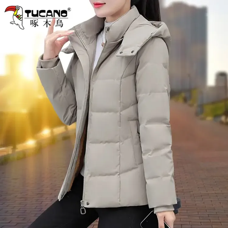 啄木鸟白鸭绒羽绒服冬季女2024新款中年妈妈保暖宽松连帽时尚外套