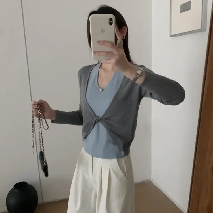 韩版撞色拼接假两件针织长袖女秋季设计感挂脖露肩上衣羊毛衫内搭