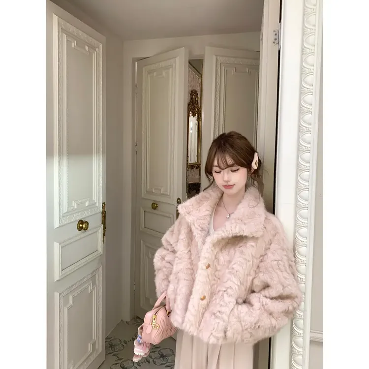 [雾月粉柔] 2025新款冬季大翻领软糯环保皮毛一体短款毛毛外套女