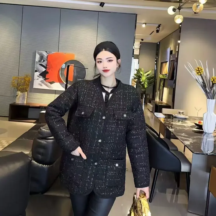 秋冬常规款短款宽松型小香风V领常规大码短外套轻奢