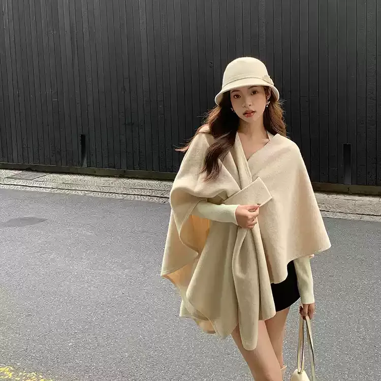 旅行高档！披肩斗篷秋冬新款千金高级感毛呢子交叉穿孔 送女友礼物