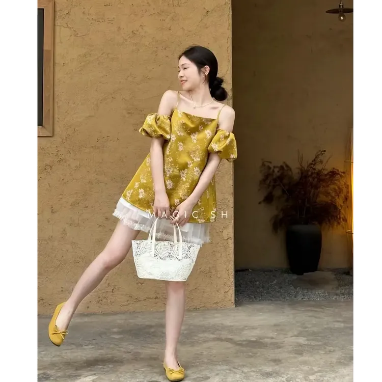 新中式国风上衣黄色一字肩衬衫高级感轻奢减龄洋气2025新款爆款女