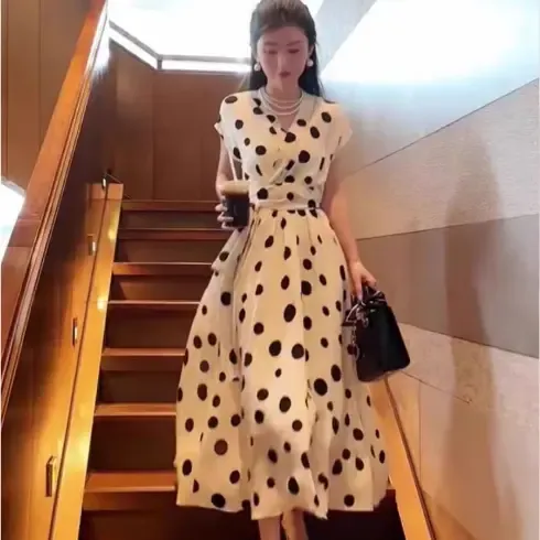 波点连衣裙2025新款夏季V领过膝收腰显瘦气质长裙女复古流行裙子