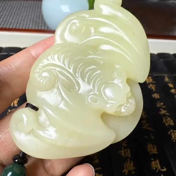 寿山老性芙蓉石手把件《福在眼前》