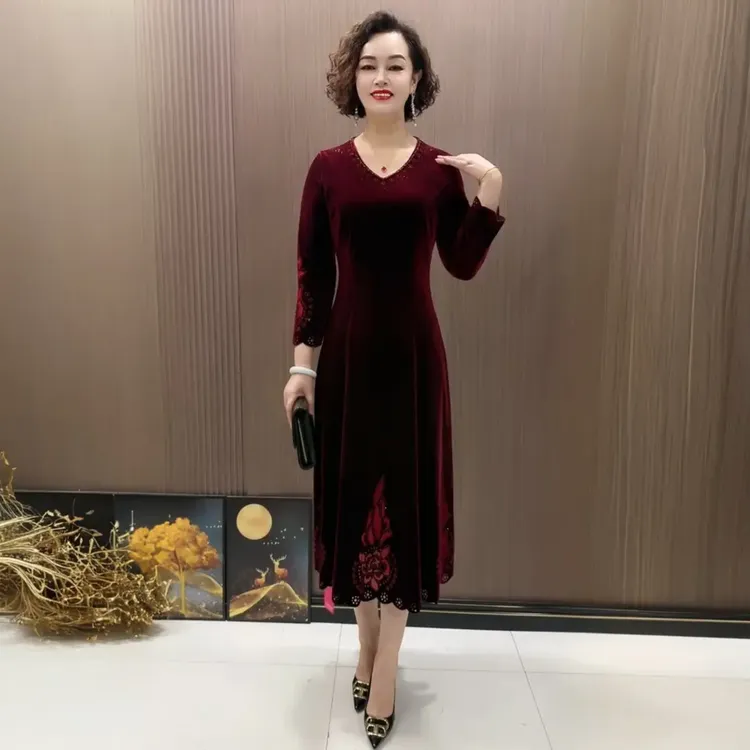 50145喜婆婆婚礼秋冬高档时尚绣花长裙V领减龄中年妈妈大码连衣裙