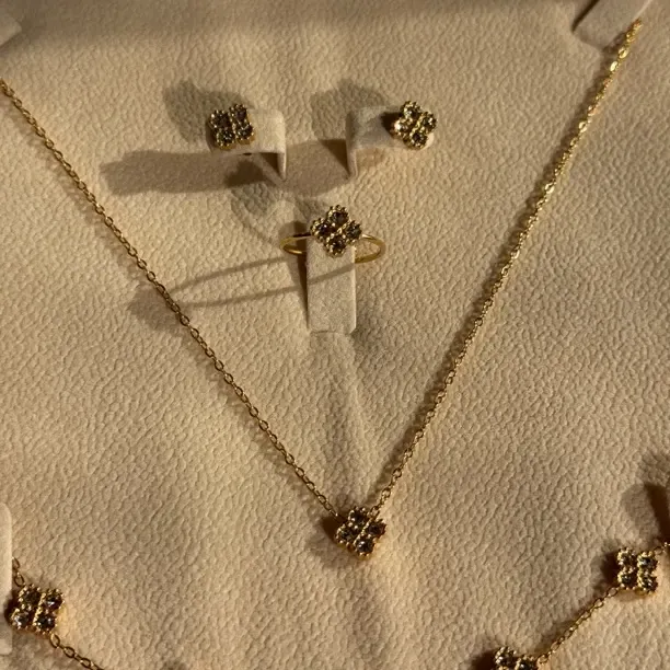 钛钢项链 满钻气质经典金色精致四叶草项链手链戒指耳钉四件套