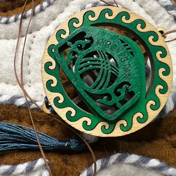 新年礼物民族风手工木质雕刻车上挂件