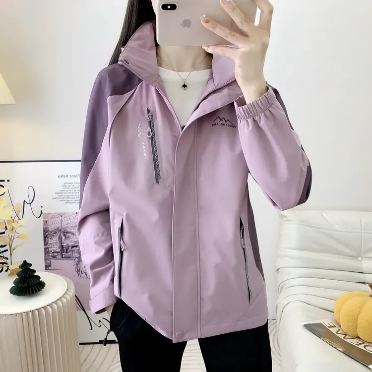 2025新款秋季冲锋衣女外套妈妈装防风防水旅行登山服休闲运动爬山