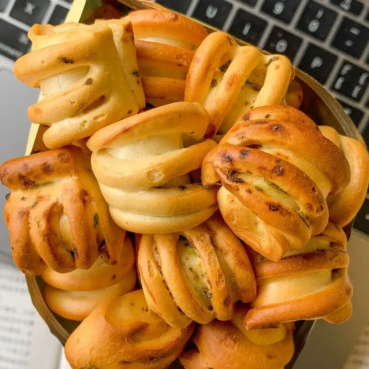 山西特产纯碱烤馍网红小零食夜宵充饥饱腹代餐小吃酥脆烤花卷饼干