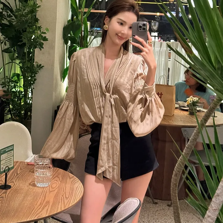 WBHFOR秋季高级感杏金色V领长袖衬衫女小众宽松百搭上衣