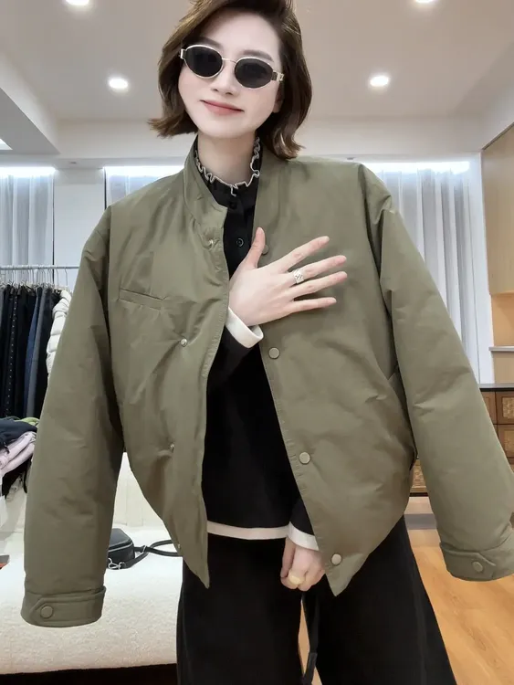 月月 2025秋冬设计女山本系列斜门襟道袍款羽绒服 2511C7554