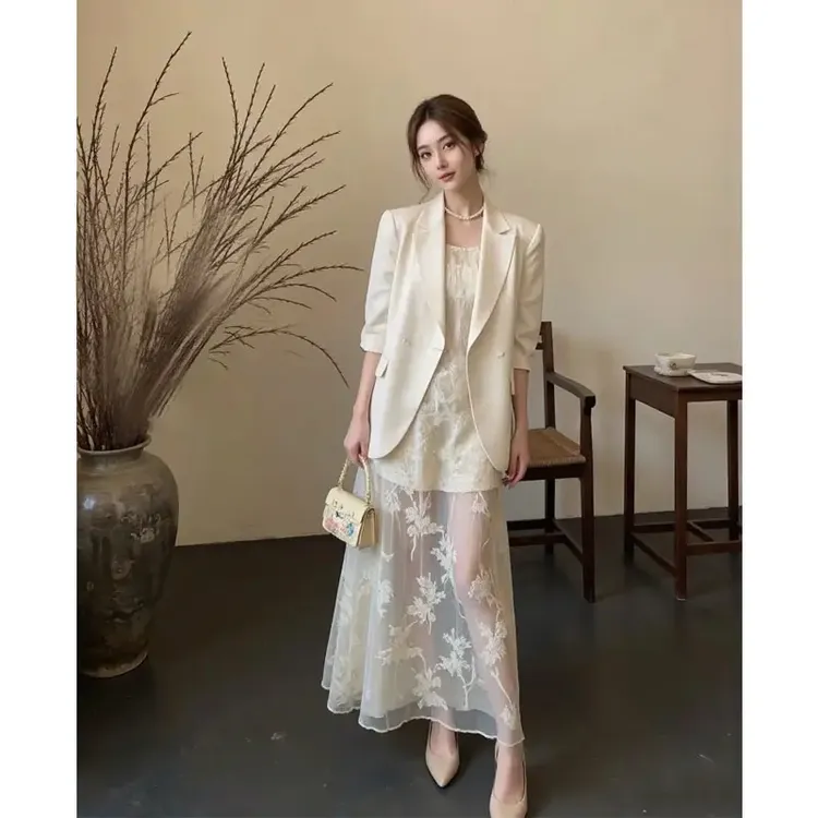 2025春夏新款超火高级感小香风西装外套蕾丝刺绣吊带连衣裙套装女