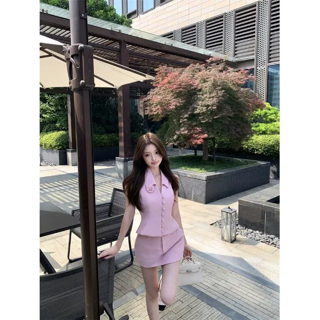 高级感小香风套装女粉色挂脖背心上衣夏季西装包臀半身短裙两件套