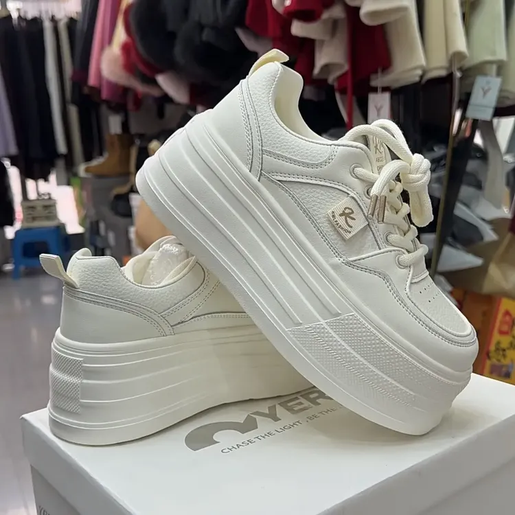 辣妈新款厚底超轻增高百搭休闲风小白女鞋