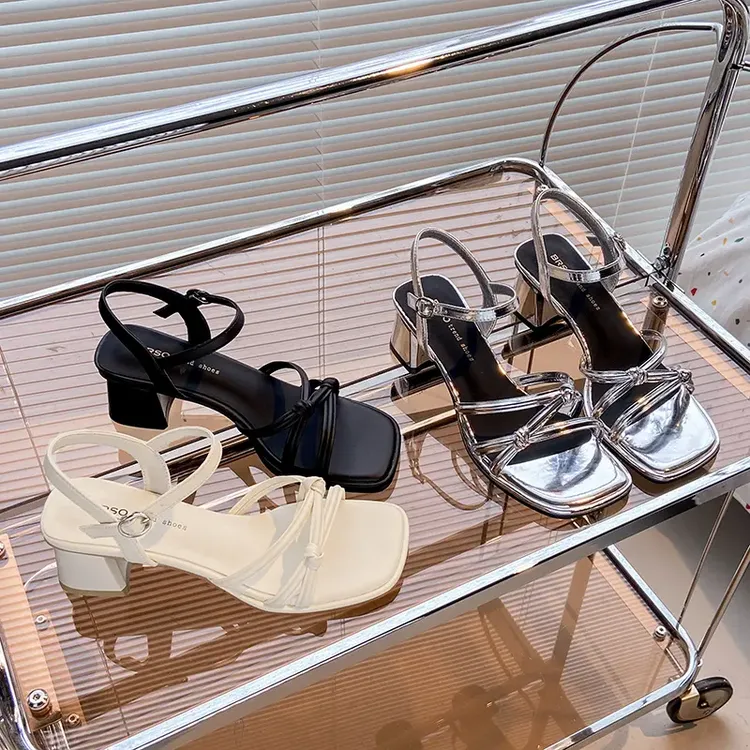 【33-40】一字带粗跟凉鞋女2025新款夏季配裙子的软底高跟罗马鞋子