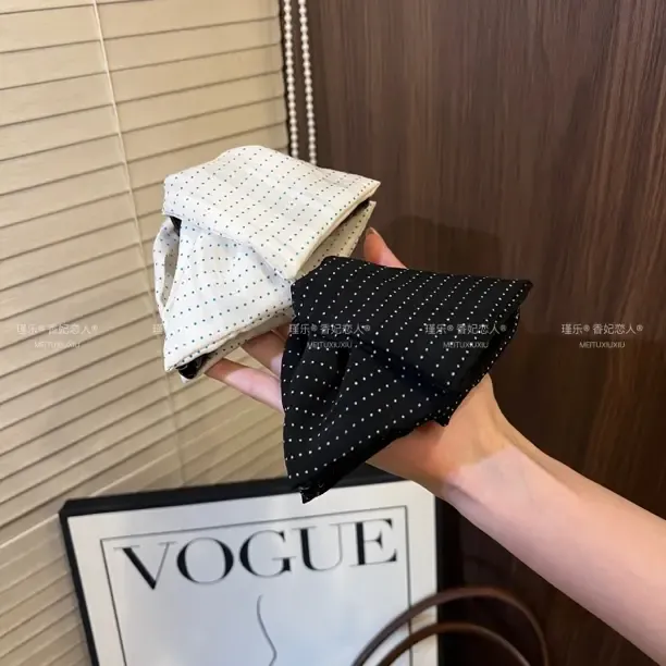 Q法式赫本风三角布艺小波点抓夹时尚气质后脑勺发夹鲨鱼夹子发饰