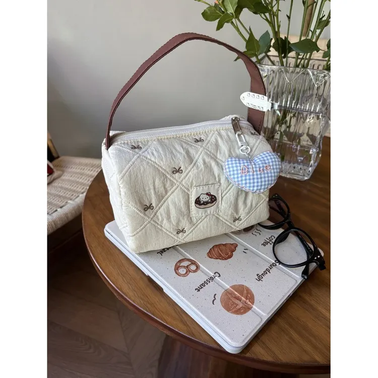 女包手提包化妆包便携式大容量旅行可爱卡通小众手拿包便携洗漱包