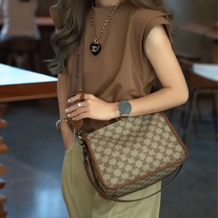 【醉牛】2025年爆款卡其色设计师款豌豆包6389+肩带 长27高20宽1