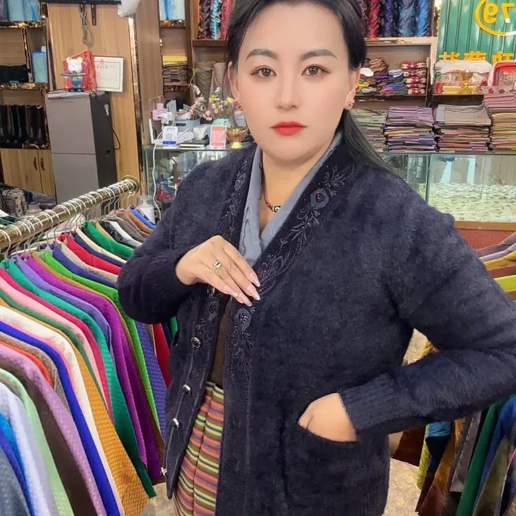 冬季毛绒绒开衫毛衣