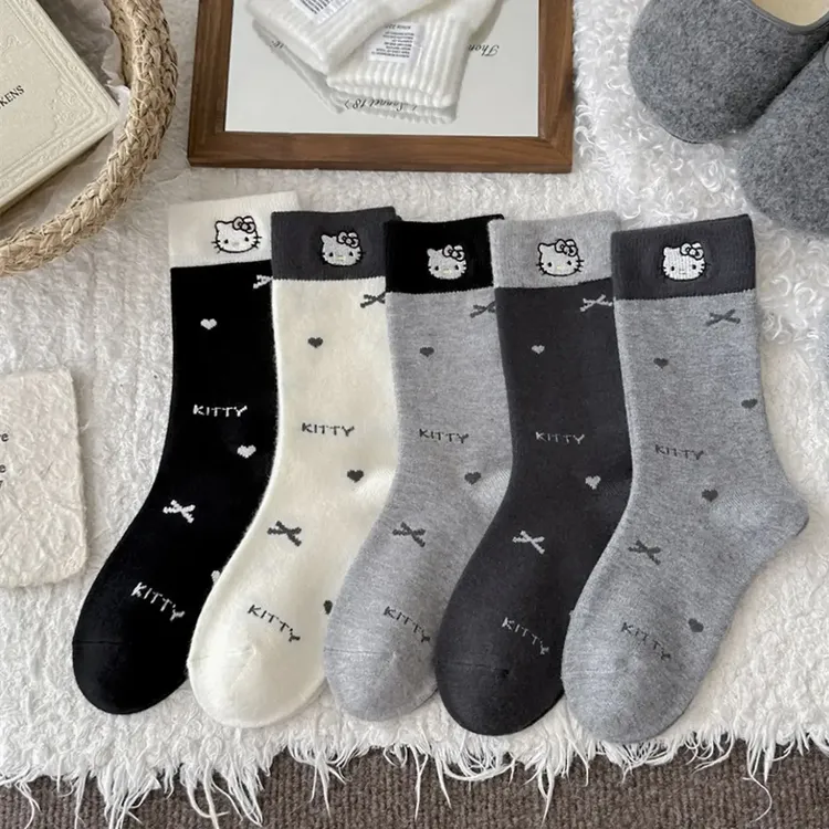 hellokitty袜子女袜秋冬款欧货爆款袜子可爱卡通猫咪中筒袜蝴蝶结
