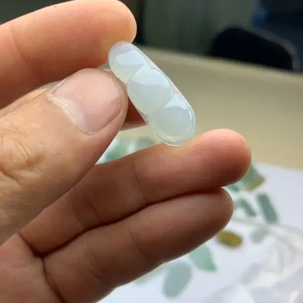 天然缅甸翡翠A货雕刻福豆吊坠挂件