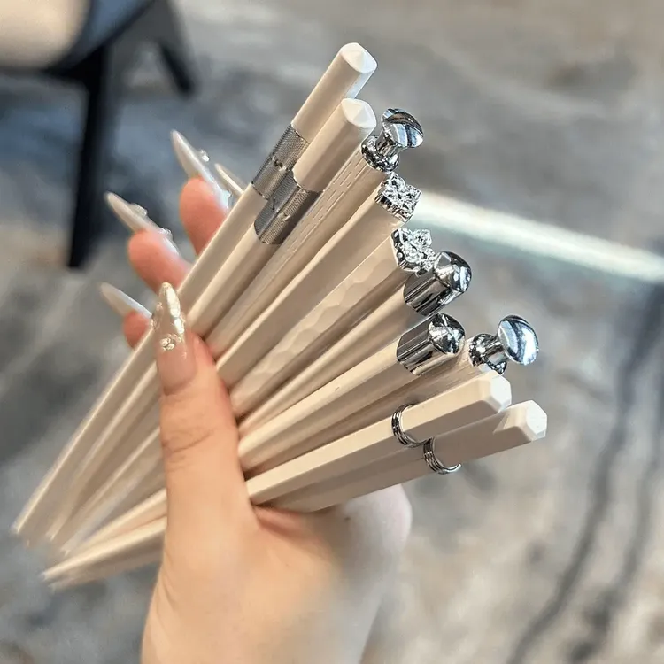 【老板娘自用轻奢款】北欧风筷子家用耐高温一人一筷分餐筷合金筷