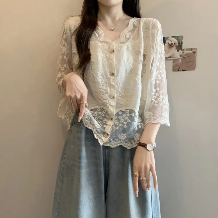 大码女装夏季新款法式钩花刺绣蕾丝衫胖妹妹遮肚洋气衬衫