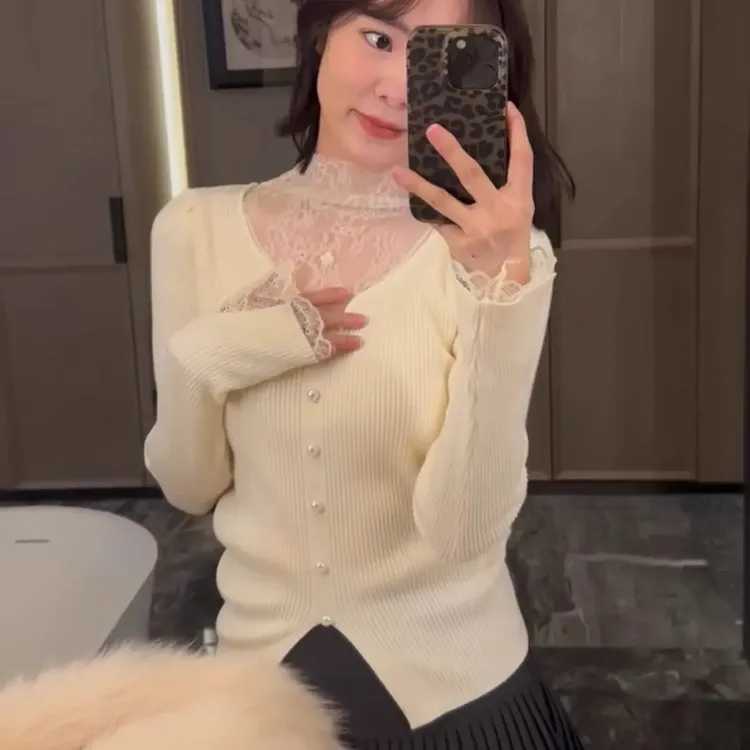 法式甜美蕾丝花边拼接设计感针织衫女秋冬温柔风修身长袖打底毛衣
