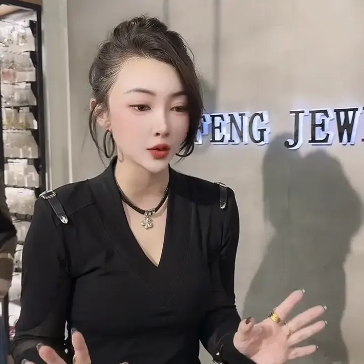 洋气时髦炸街设计拼接欧洲站早秋网红新款显气质瘦时尚女小衫