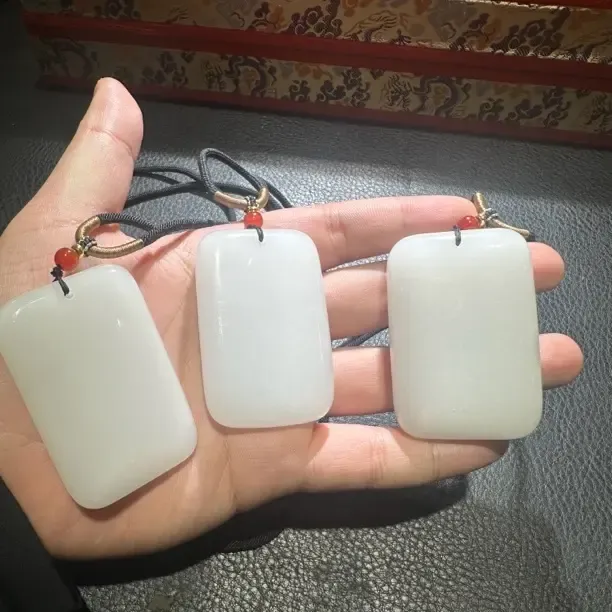 精美百搭颈饰天山翠无事牌多样性随机发拍一发一