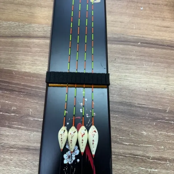 芦苇浮漂高灵敏轻口鲫鲤醒目滑口黑坑野钓综合竞技1058