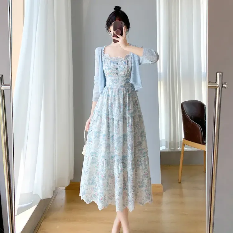 茶歇法式碎花刺绣连衣裙女春2025新款温柔风小清新收腰显瘦吊带裙