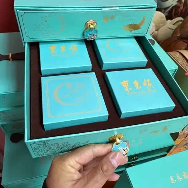 清真月饼礼盒12个含香辣牛肉月饼蛋黄莲蓉五仁黑芝麻陈皮豆沙