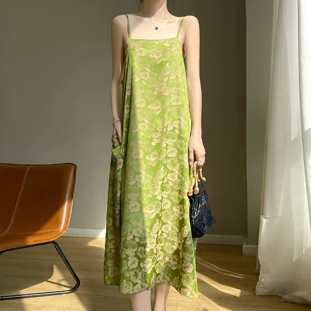 夏季新款一字领吊带连衣裙女宽松新中式长裙新款缎面提花打底裙女