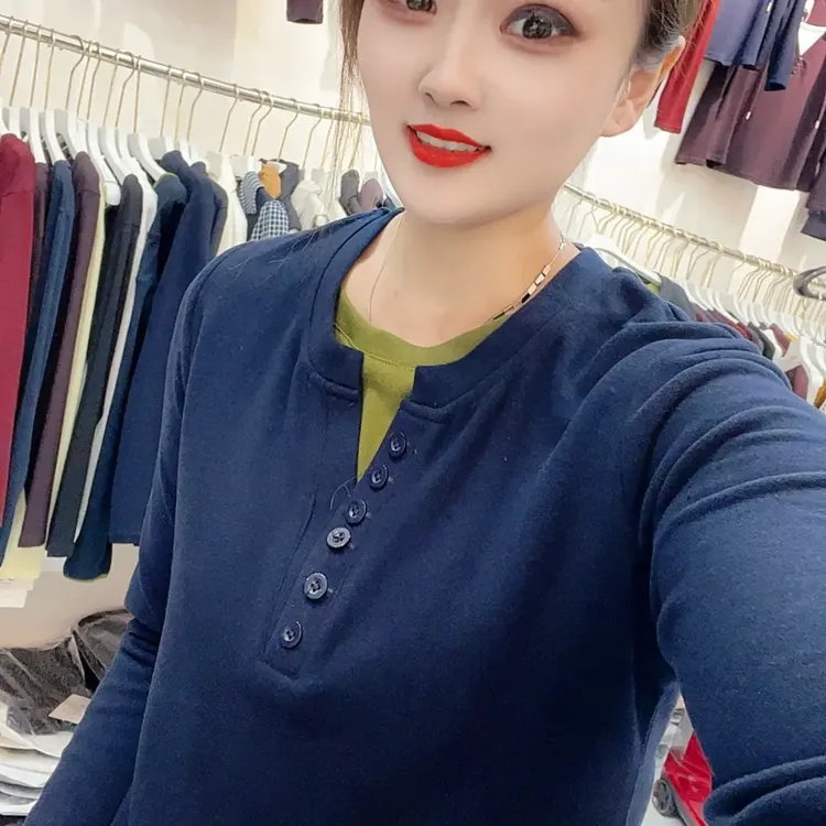 黄静家  新款拼色剪刀领洋气显瘦德绒打底T
