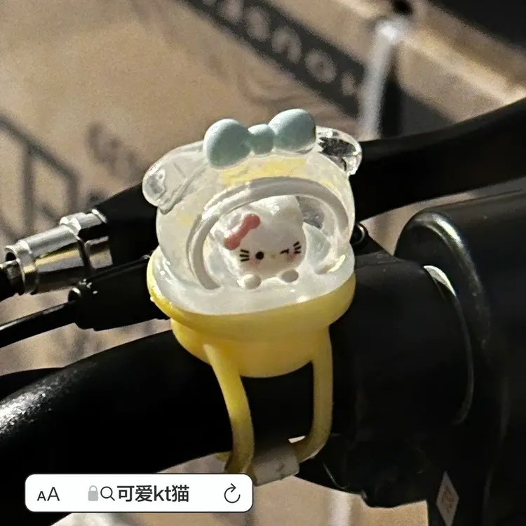 萌宠车载摆件电动车头盔自行车摩托车电瓶车可爱风车装饰小挂件