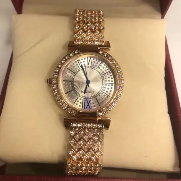 时尚精致满天星色女士气质腕表