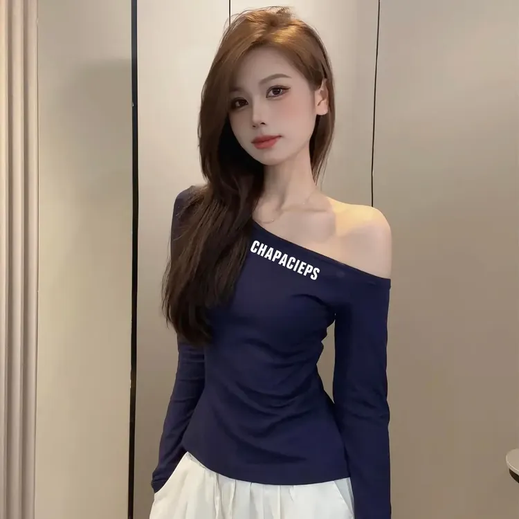 美式字母印花辣妹斜肩短款长袖洋气时尚一字肩显瘦小众百搭女上衣