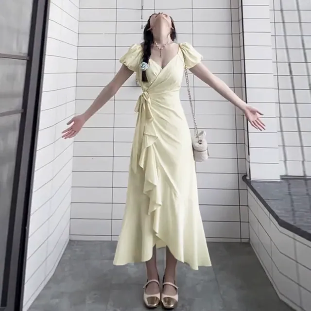 法式v领泡泡袖白色连衣裙子女夏季2025新款收腰不规则荷叶边长裙