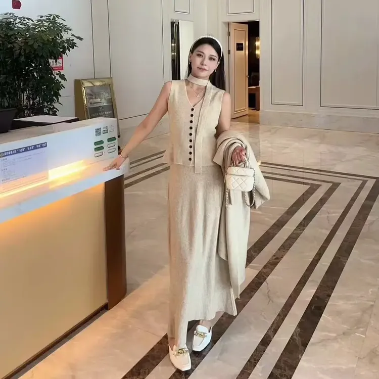 秋冬挂脖毛织上衣搭配直筒阔腿裤时尚套装