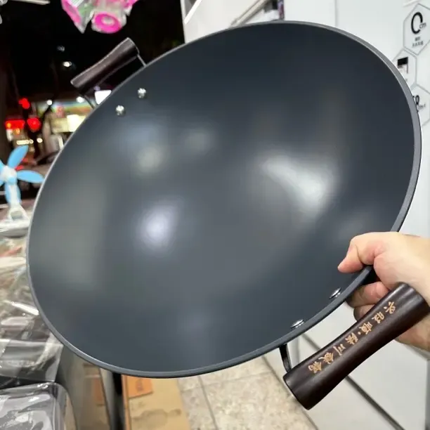 38公分铁炒锅，圆底无涂层，木粘锅不生锈，双耳