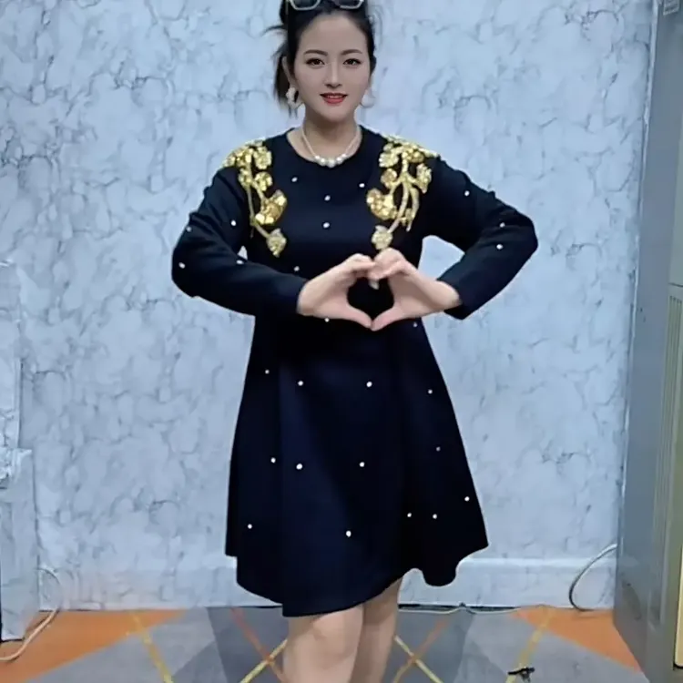 圆领吸汗性感风黑色常规高腰长袖秋季大码连衣裙