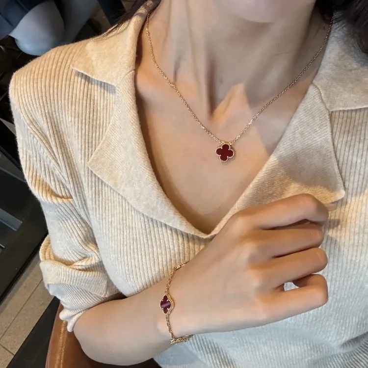 坠链均925银仿珍珠 四叶草项链 银镀18K玫瑰金红玉髓玛瑙白贝吊坠