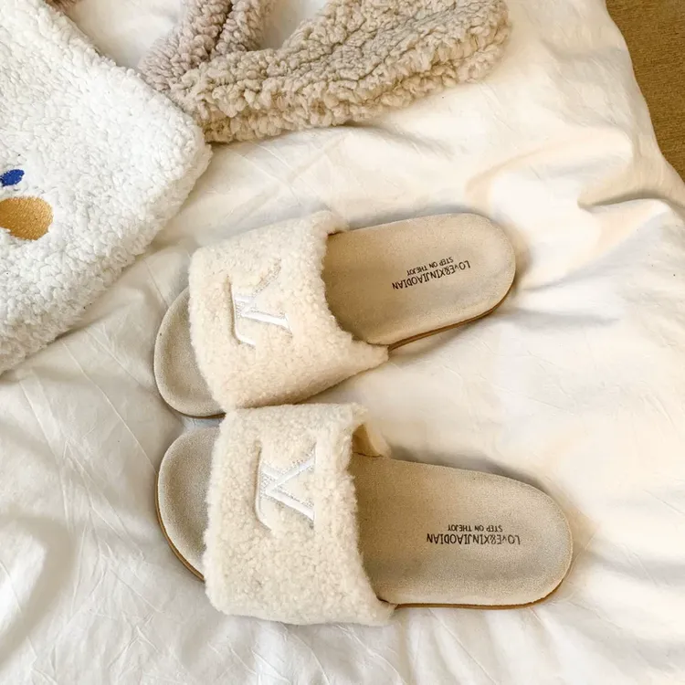 平底毛茸茸一字拖鞋女2025秋季新款外穿舒适法式仙女风毛毛拖鞋子
