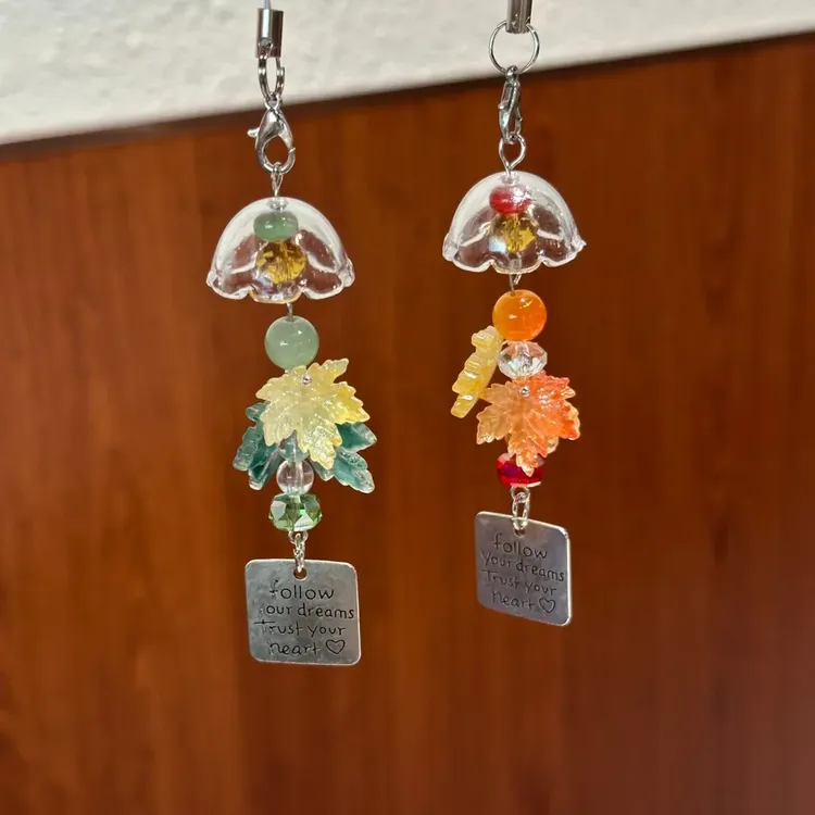 可爱枫叶风铃挂件ins风高颜值包包钥匙扣手机链百搭情侣闺蜜挂饰