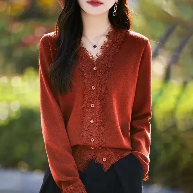 保暖轻盈不臃肿~女士鄂家蕾丝V领精纺羊毛针织开衫时尚显瘦百搭