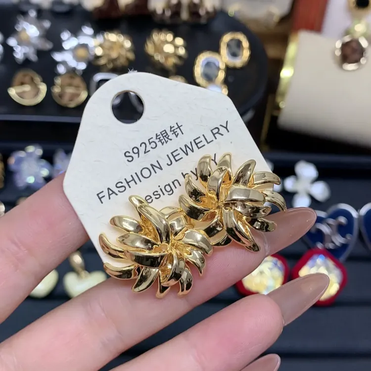 铜合金耳饰 黄色优雅气质植物花卉欧美风少女风轻奢耳钉金色女