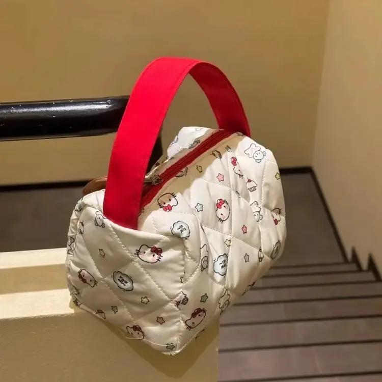 helloKitty可爱化妆包手拿包便携大容量收纳包洗漱包立体手提包女