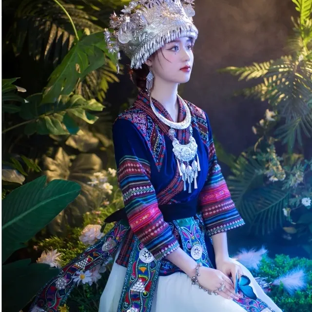 少数民族苗族服装民族风苗疆少女套装头饰项圈土家族旅拍舞台装新